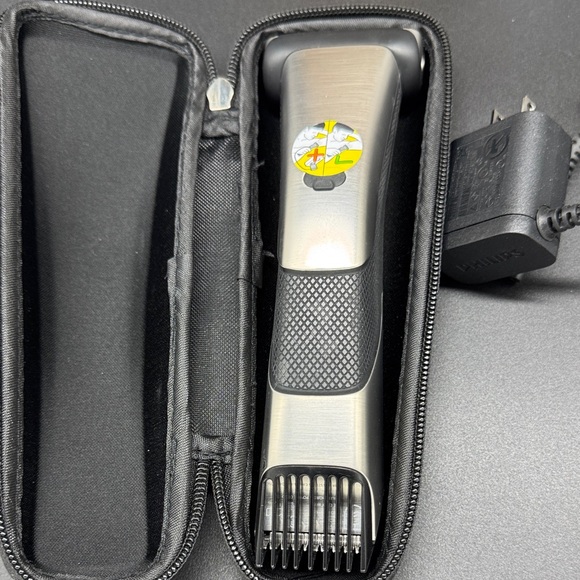 Philips Norelco Bodygroom Series 7000 Men’s Grooming Kit - Picture 8 of 8